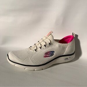 New SKECHERS Women’s Relaxed Fit Air-Cooled MEMORY FOAM  Size 9